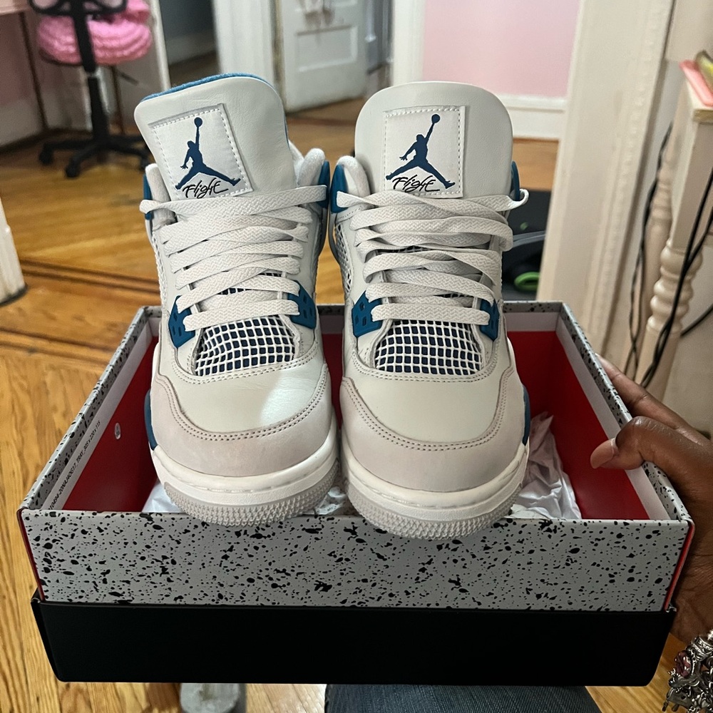 Air Jordan retro 4s grade school